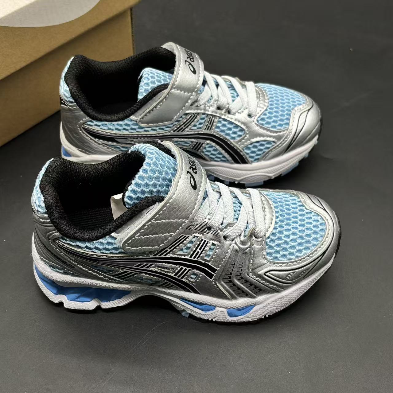 Children's shoes child